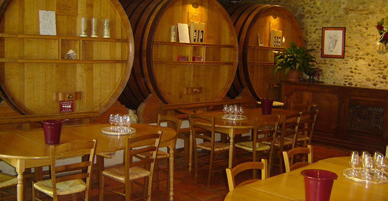 Les vins du Château d'Aydie à Madiran respectent les terroirs et les élevages de l'AOC pour proposer des vins de style contemporain.